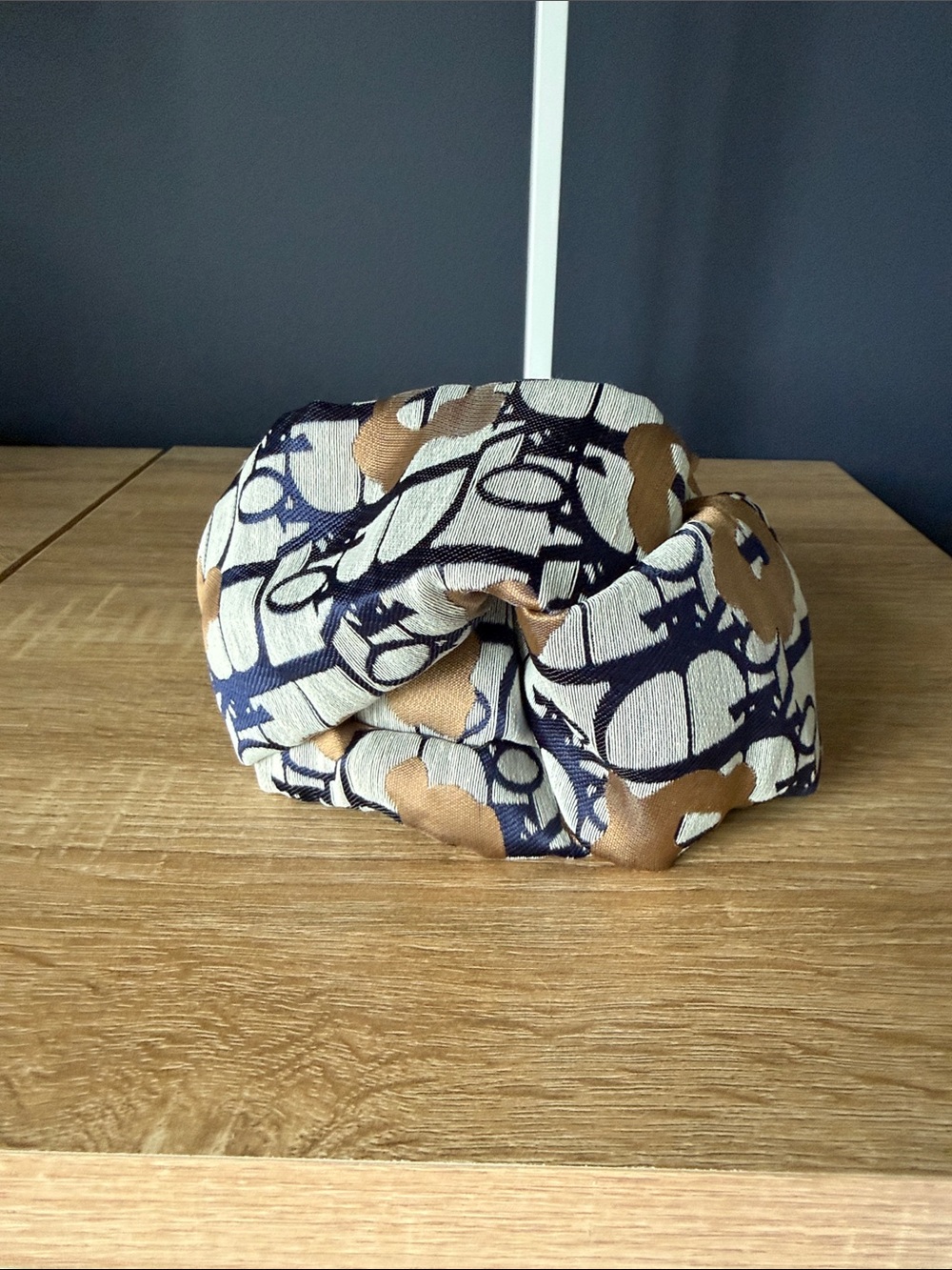 Dior Beige and Navy Logo Silk Headband & Scrunchie Set - Picture 6 of 8